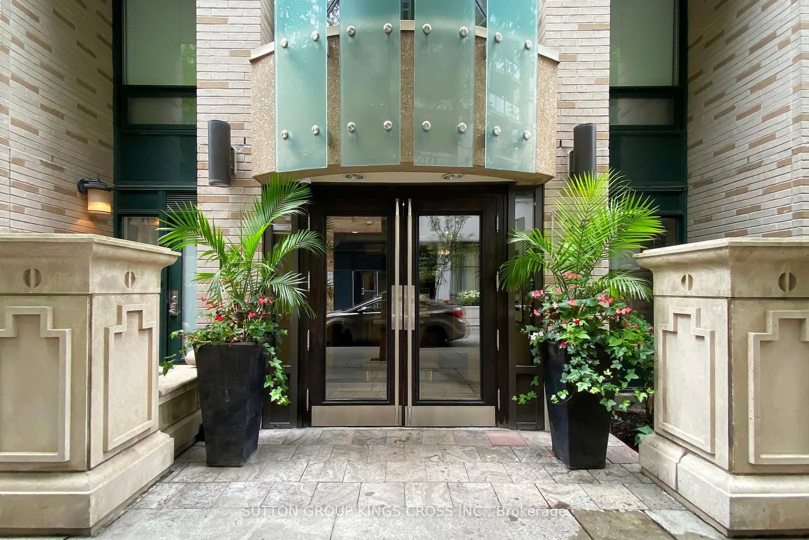 #1112 - 35 Hayden Street S