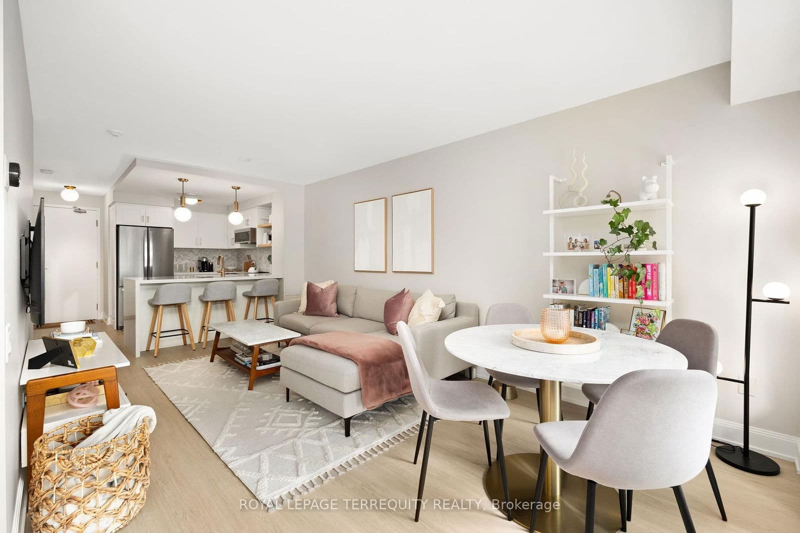 #1004 - 2191 Yonge Street