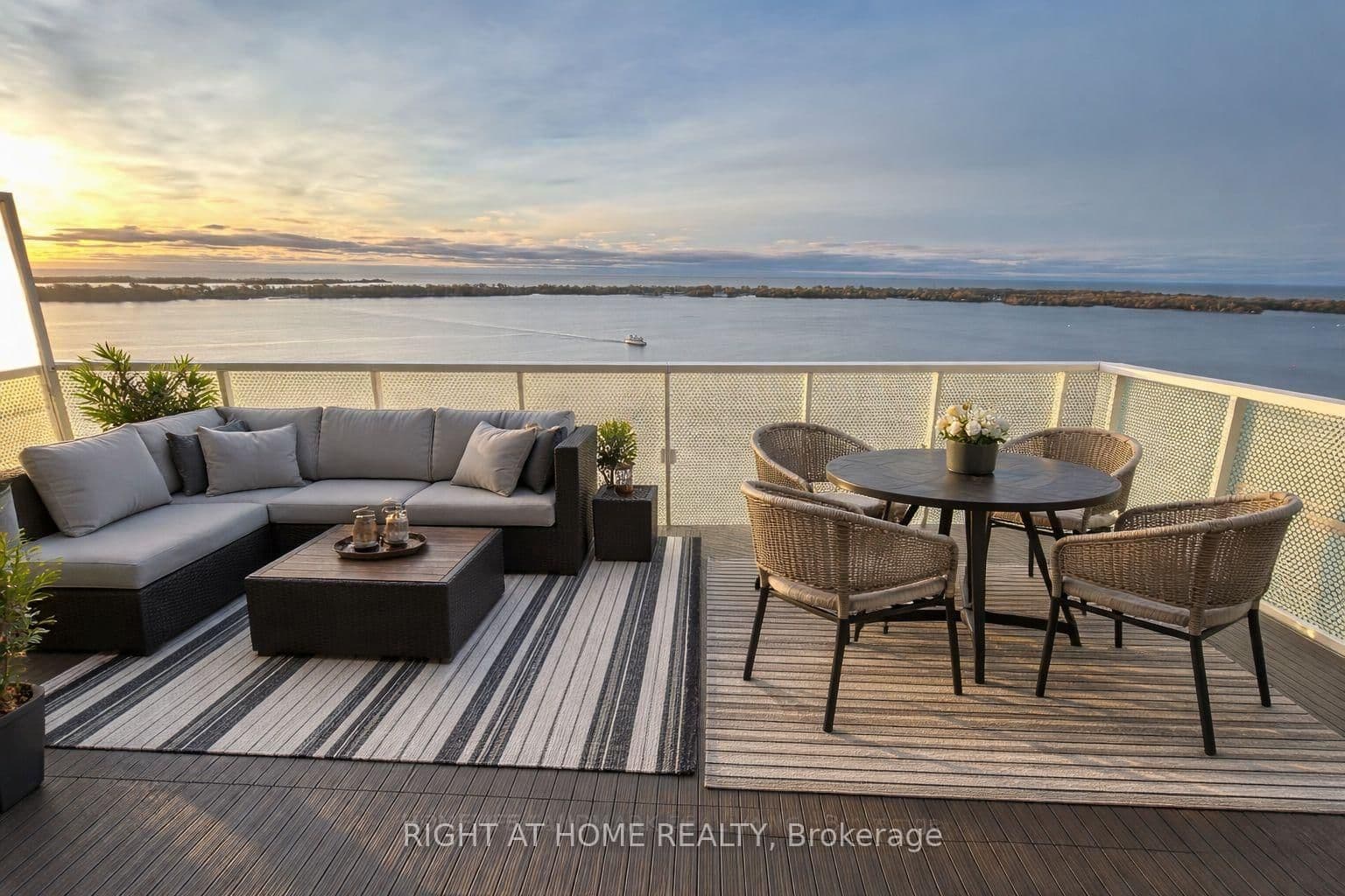 #2504 - 15 Queens Quay E