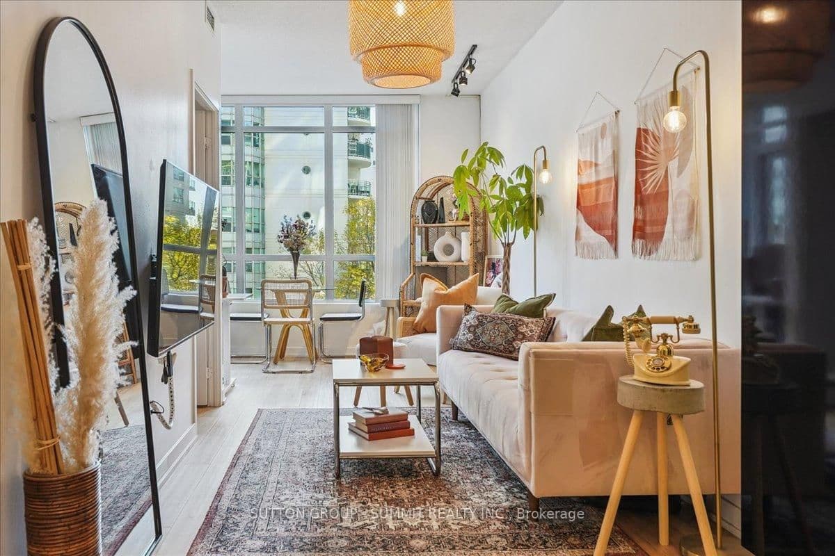 #515 - 38 Dan Leckie Way