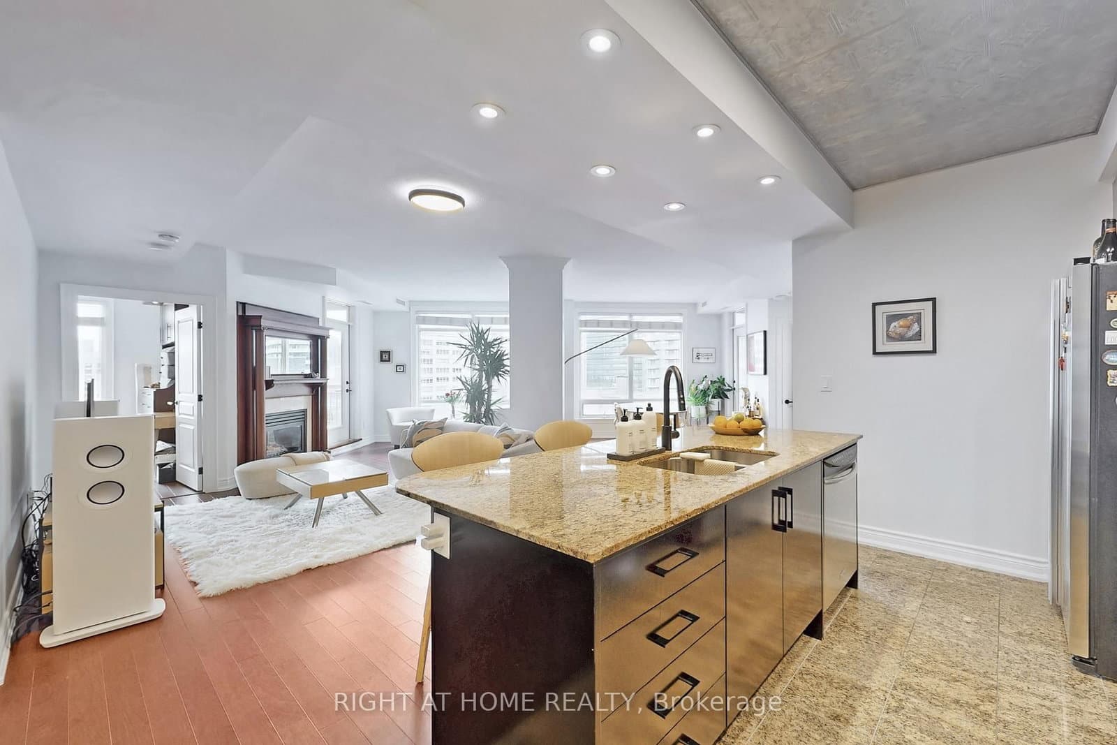 #1109 - 100 Hayden Street