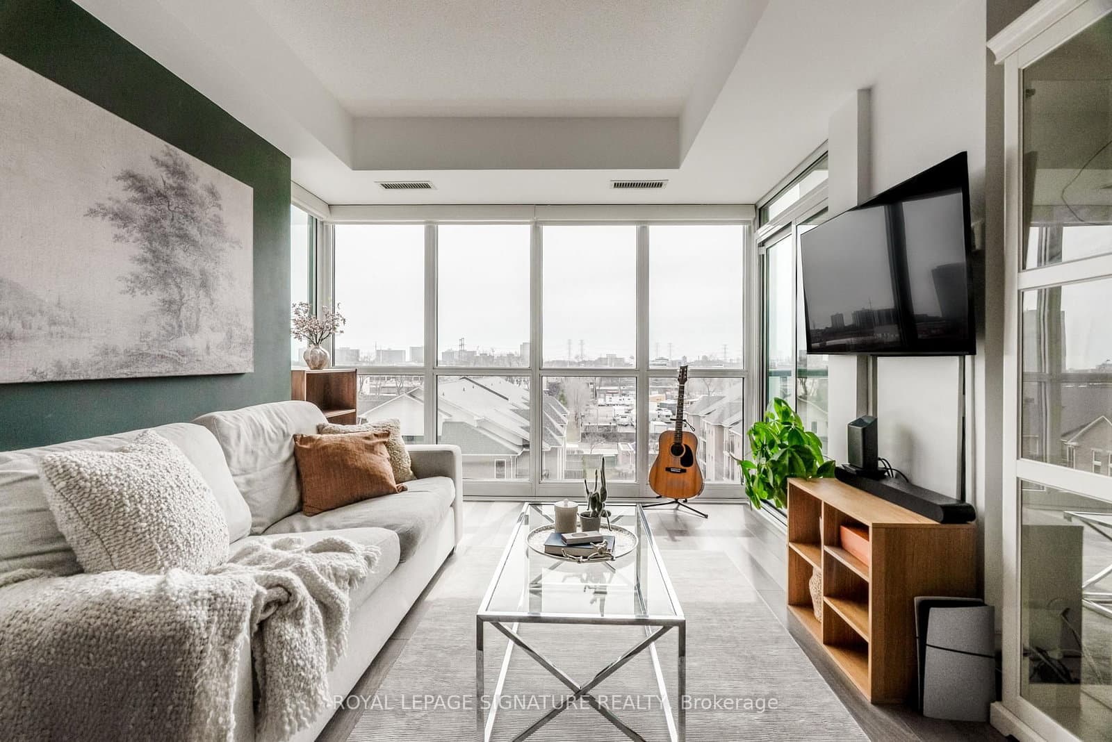 #515 - 35 Brian Peck Crescent