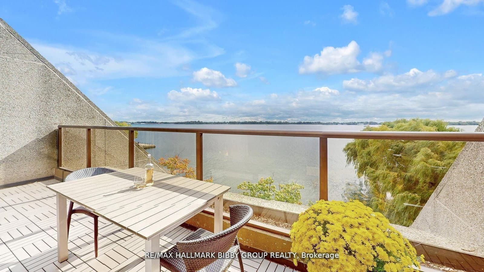 #613 - 99 Harbour Square