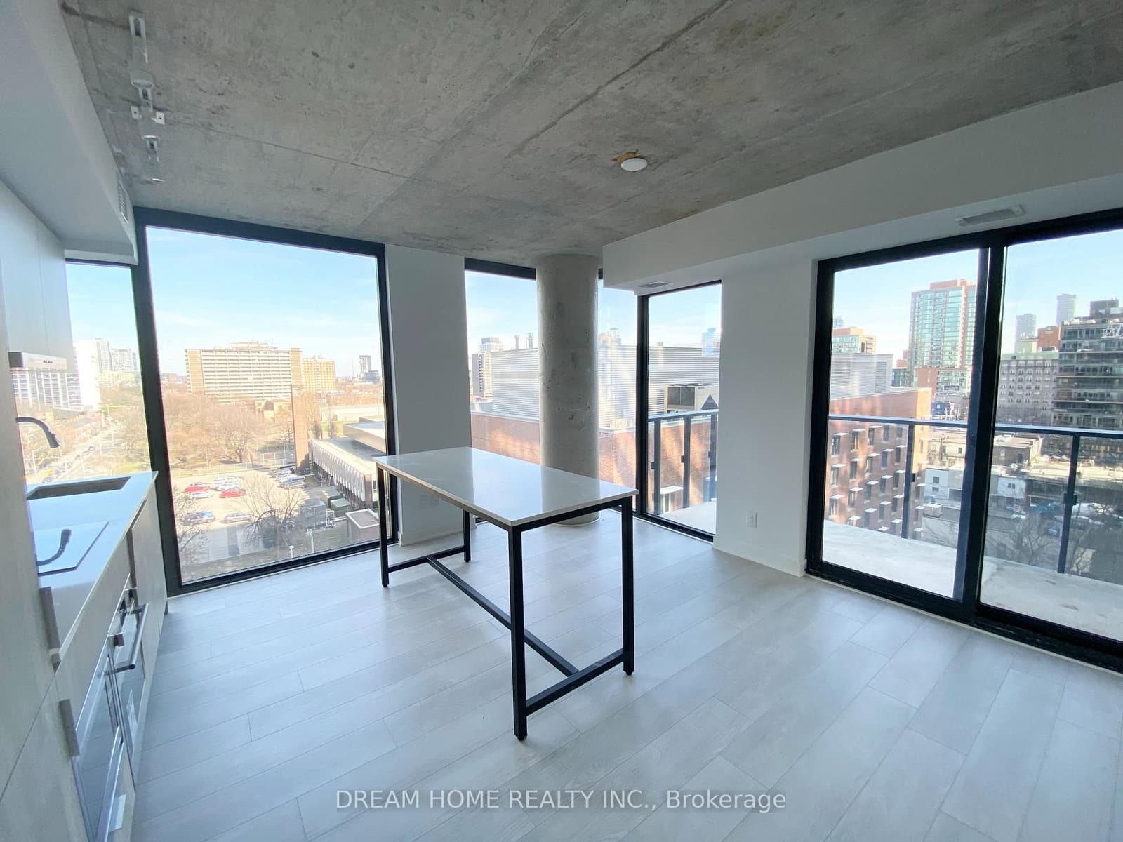 47 Mutual Street, Unit 807