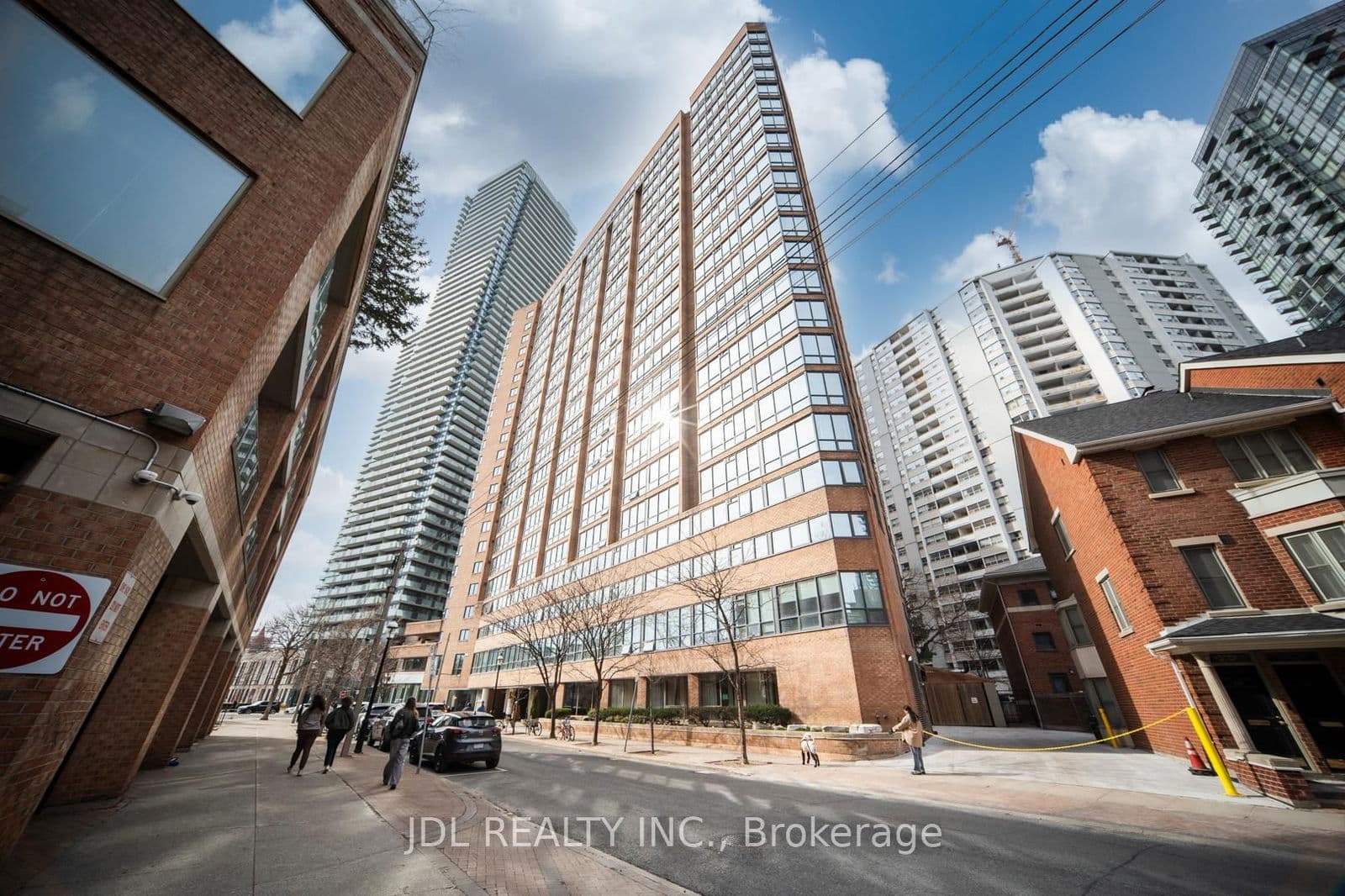 #713 - 1055 Bay Street