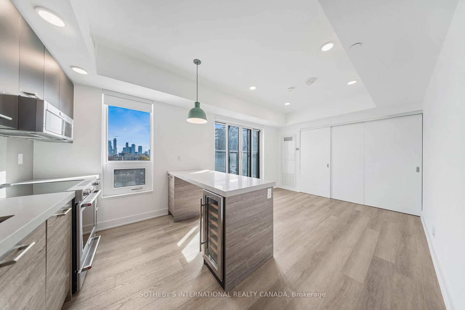 484 Spadina Avenue, Unit 806