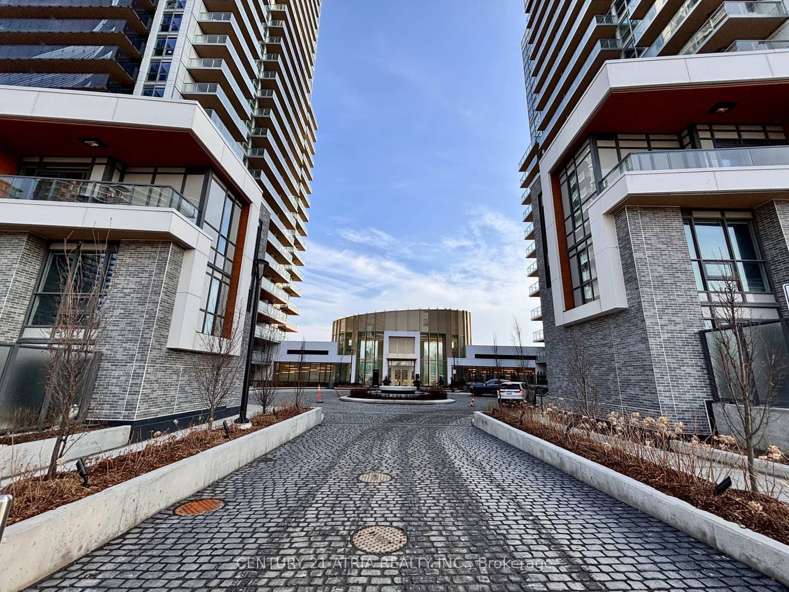 27 Mcmahon Drive, Unit 1211