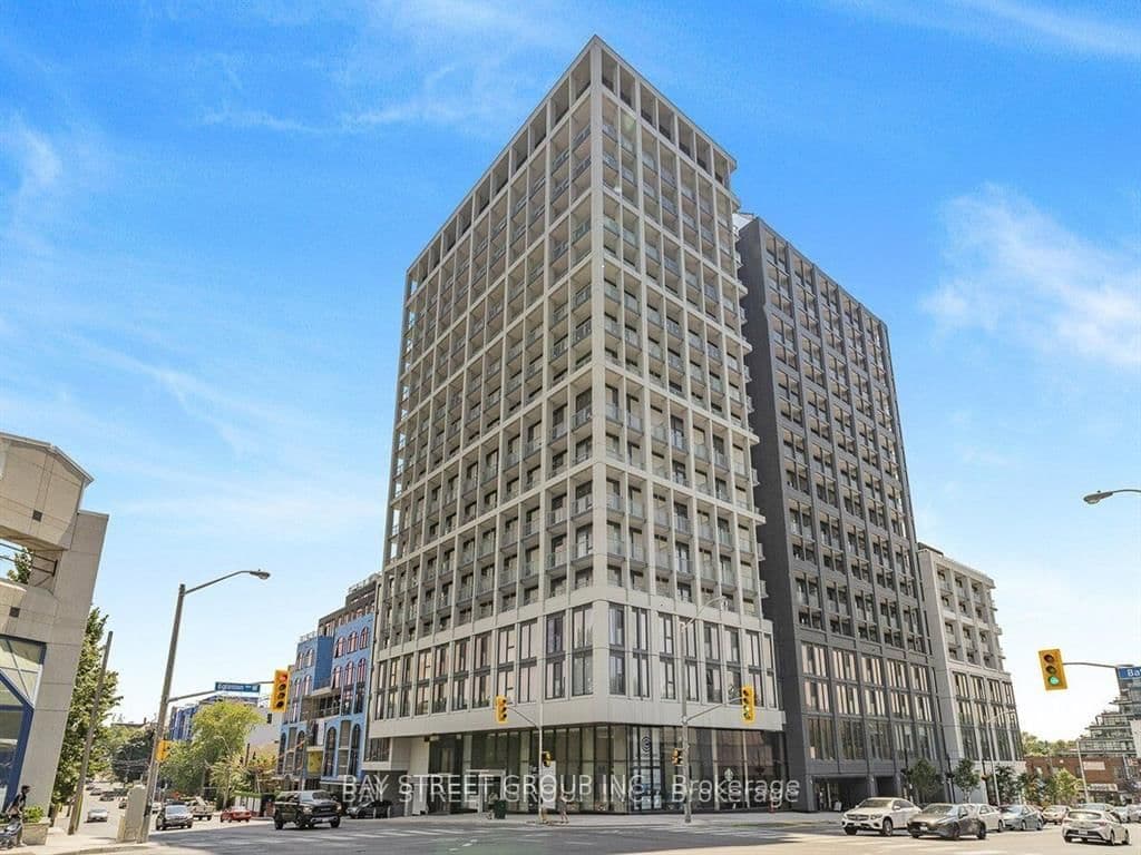 #821 - 2020 Bathurst Street