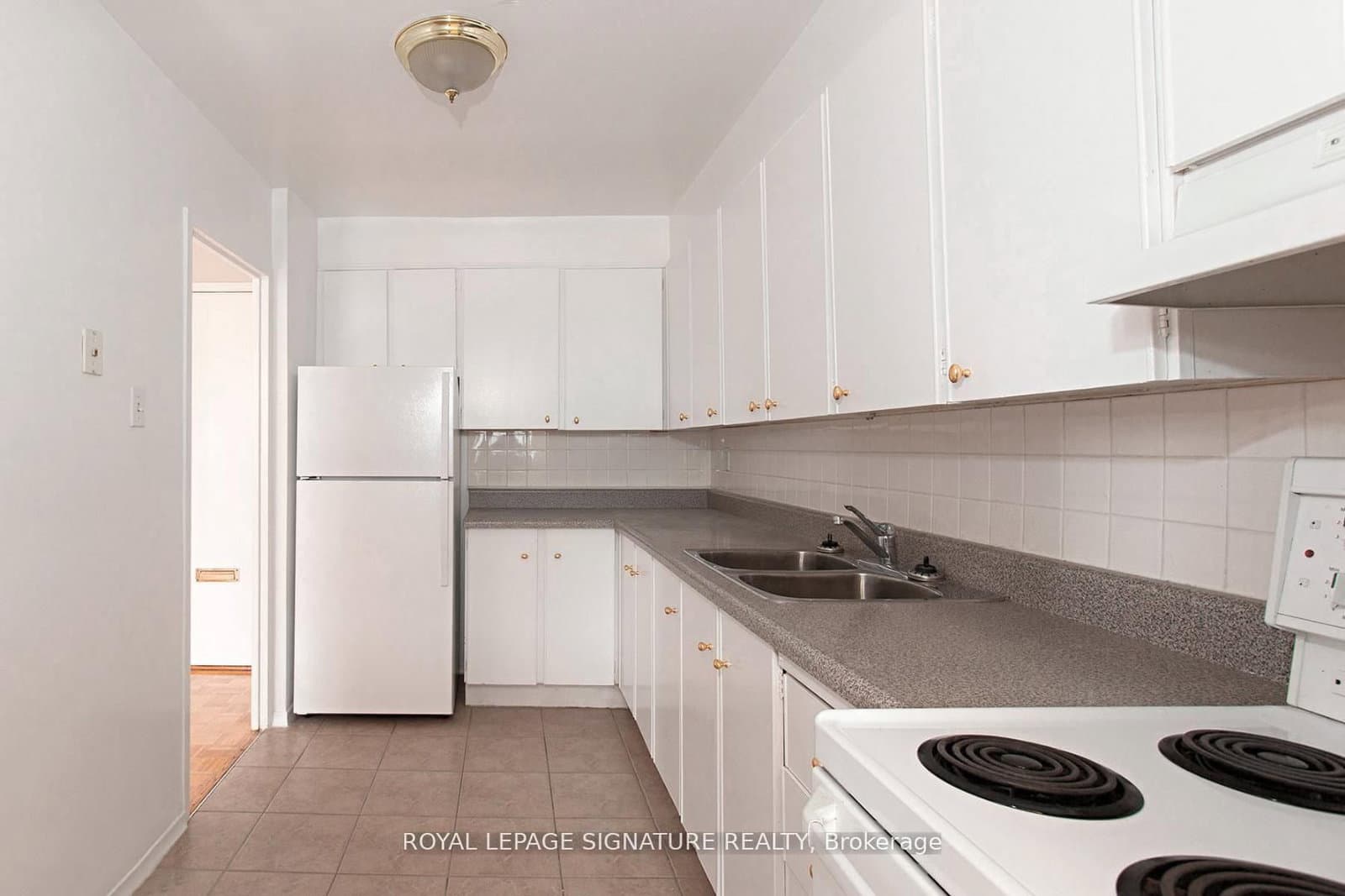 #203 - 525 Eglinton Avenue E
