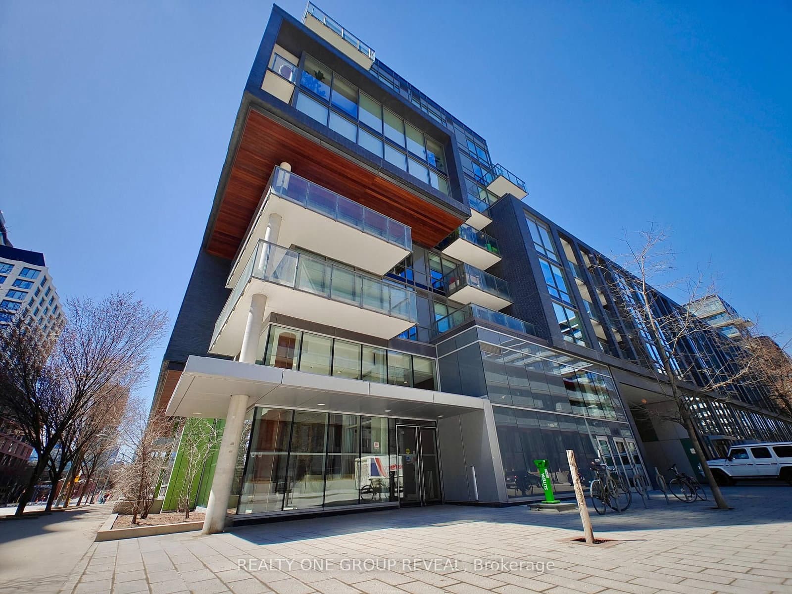 #213S - 455 Front Street E