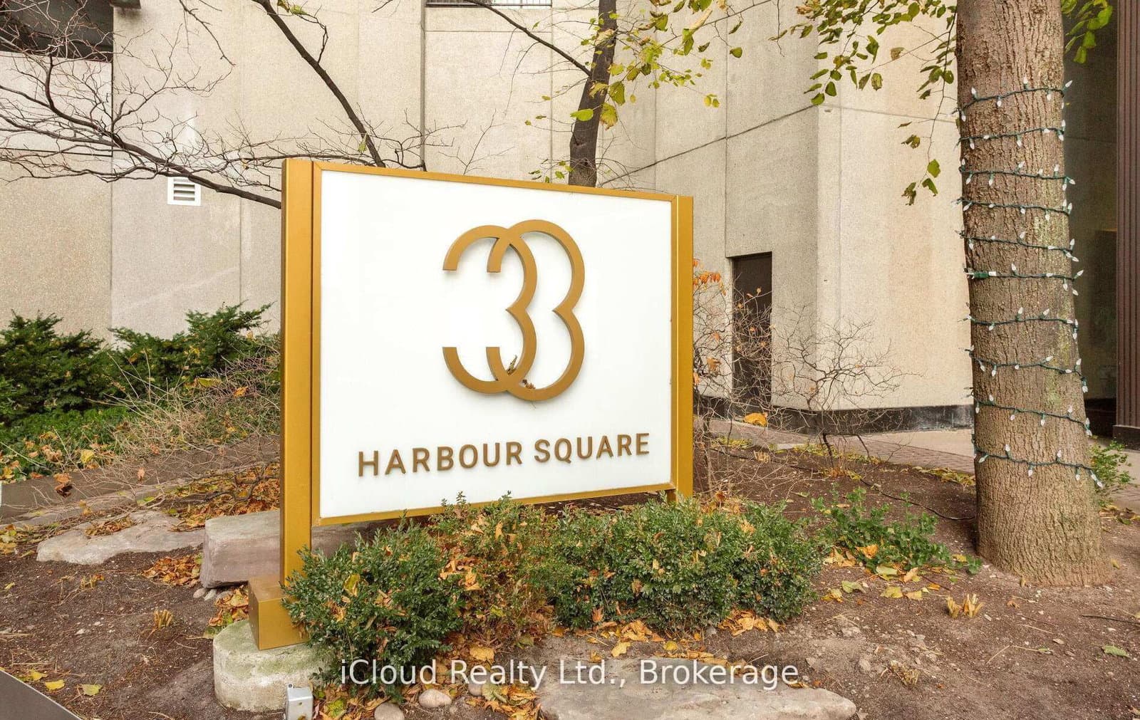 #837 - 33 Harbour Square