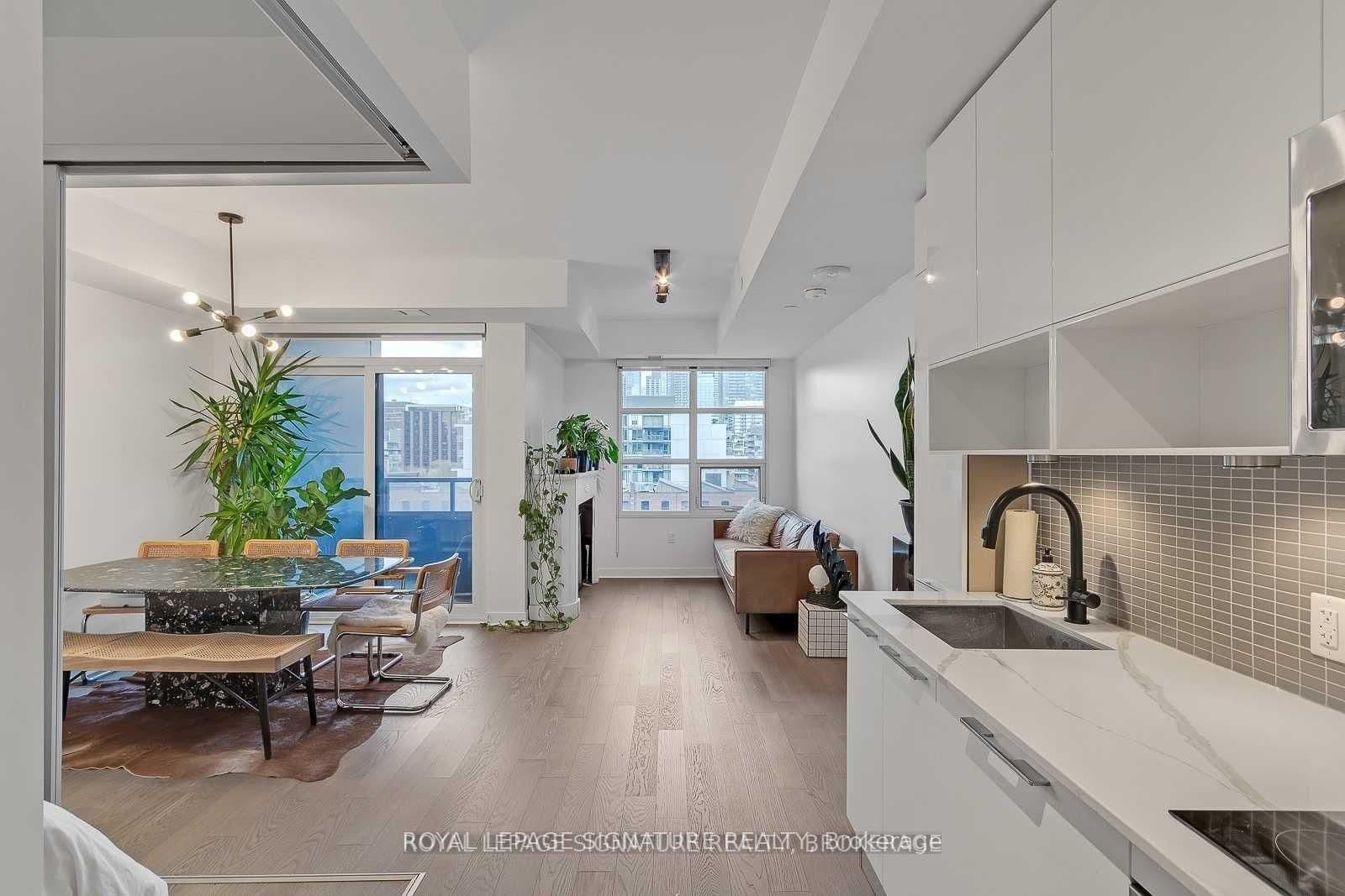 #804 - 501 Adelaide Street W