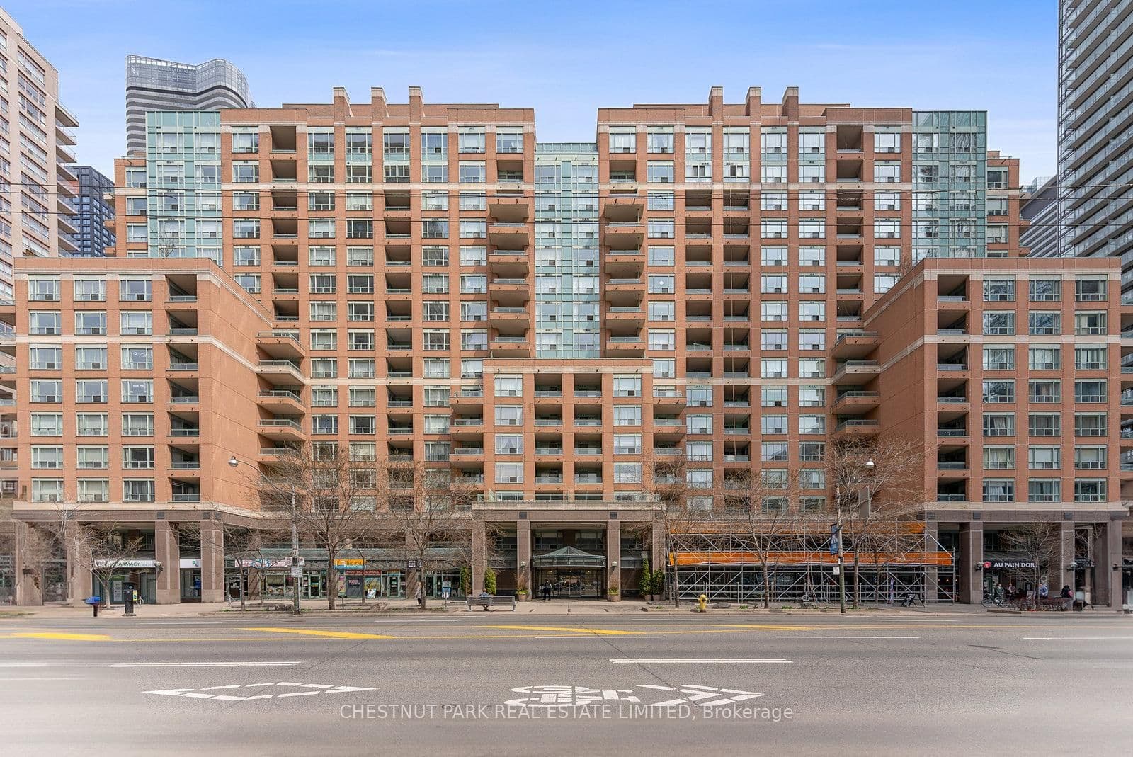 #1610 - 889 Bay Street