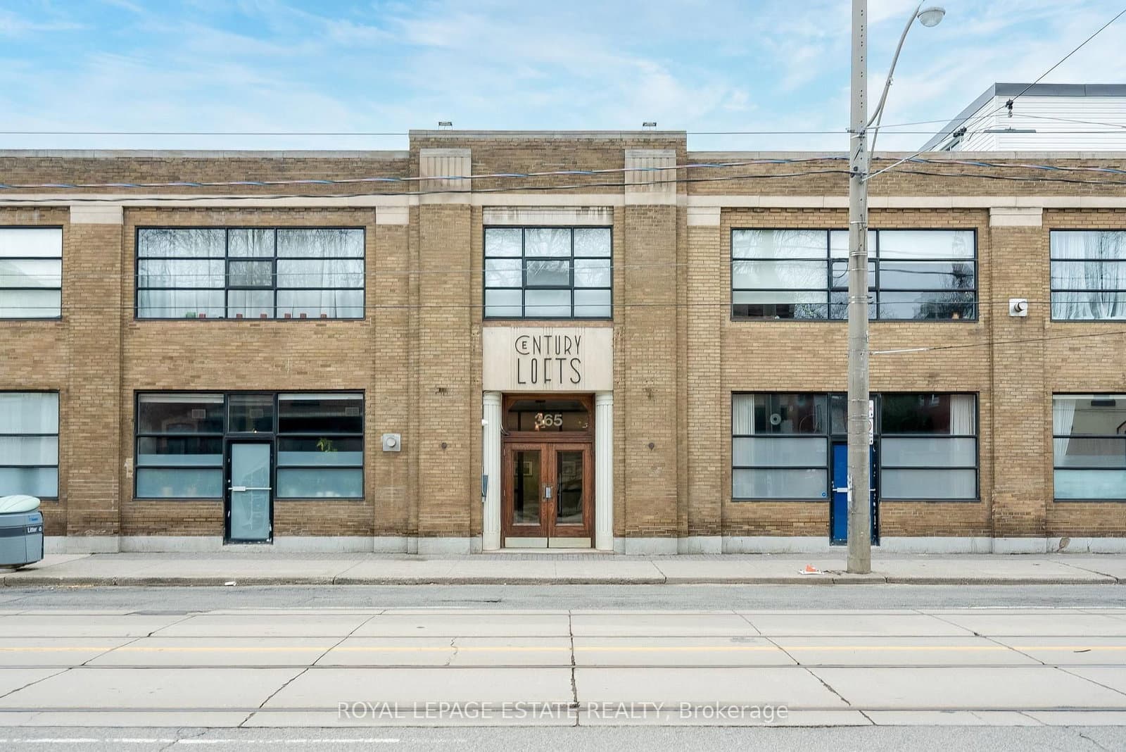 #216 - 365 Dundas Street E