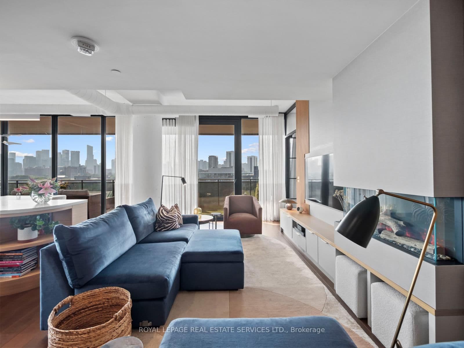 #904 - 21 Lawren Harris Square