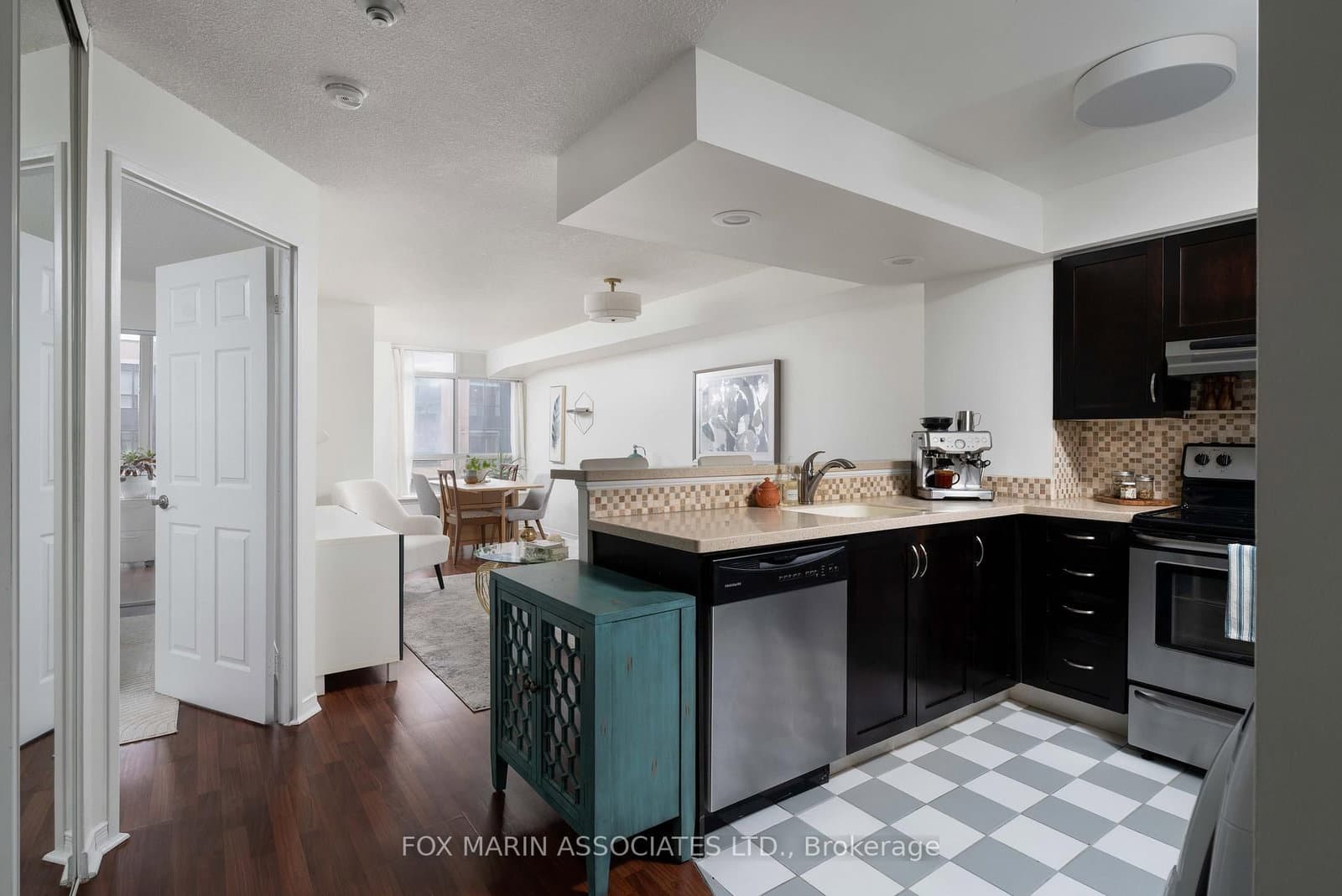 #815 - 801 King Street W