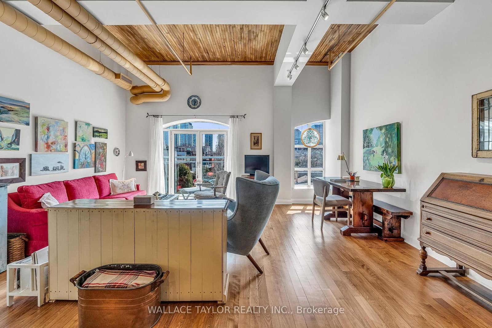 #208 - 993 Queen Street W