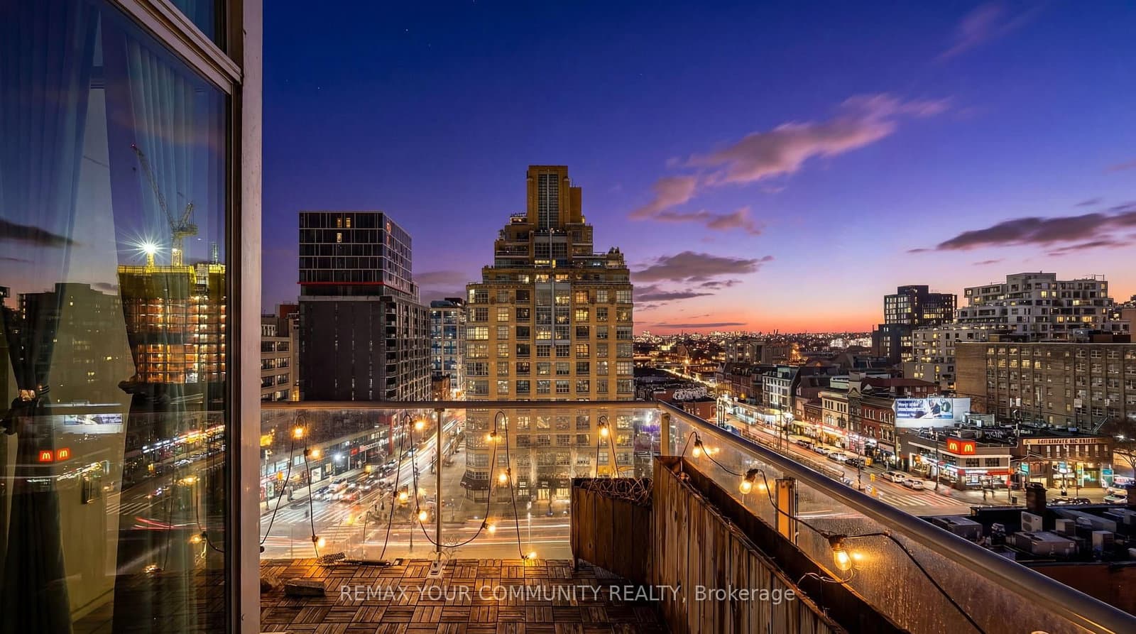 #913 - 388 Richmond Street W