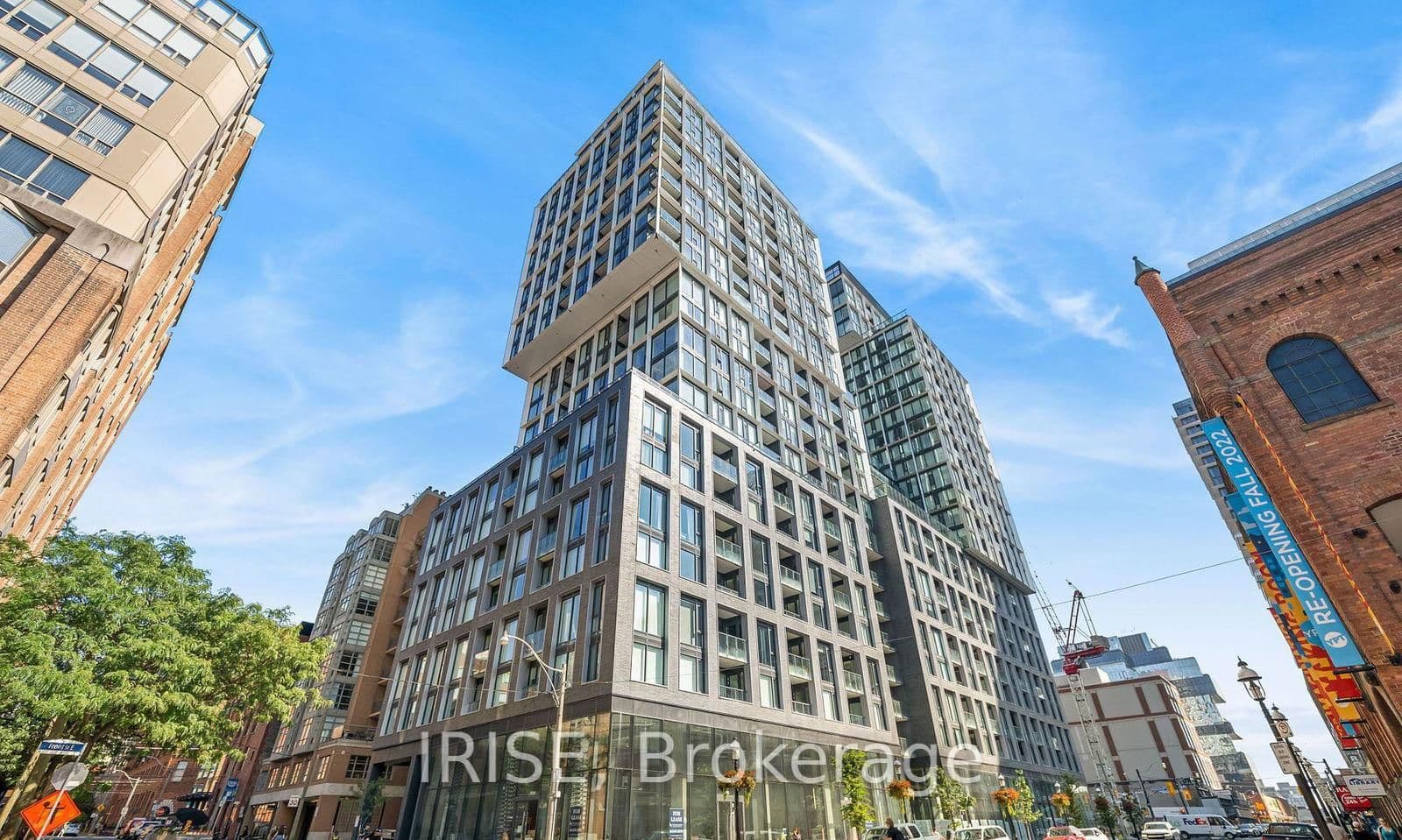 #212 - 158 FRONT Street E