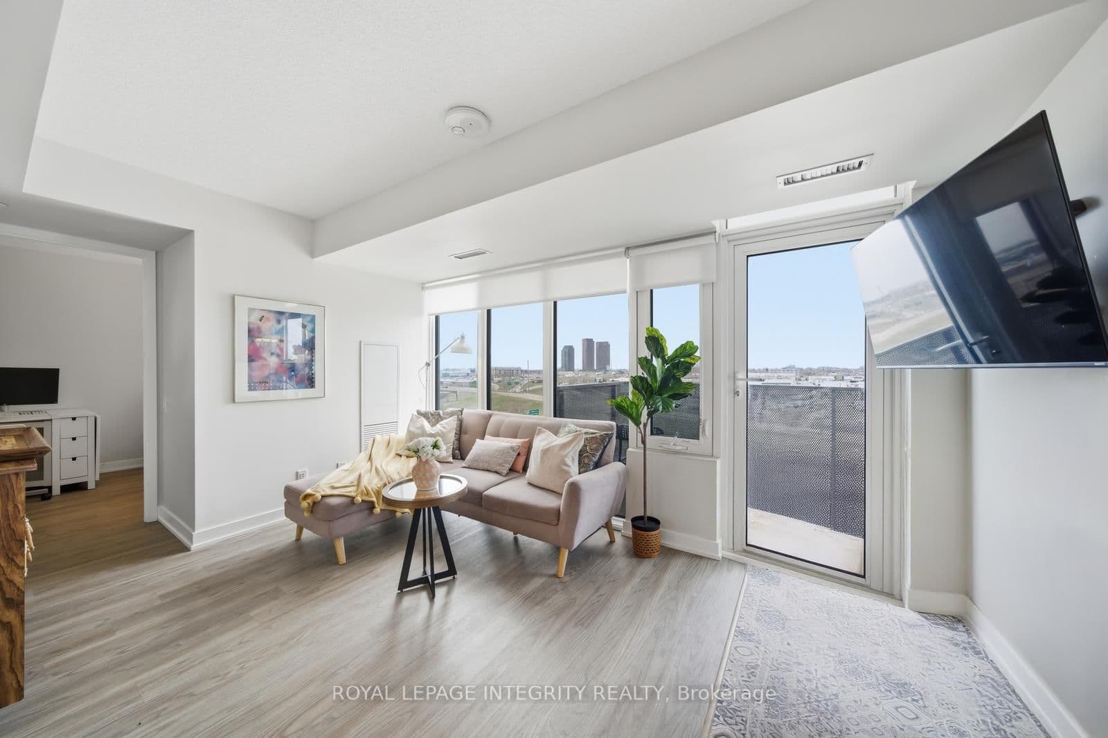 #807 - 38 Monte Kwinter Court