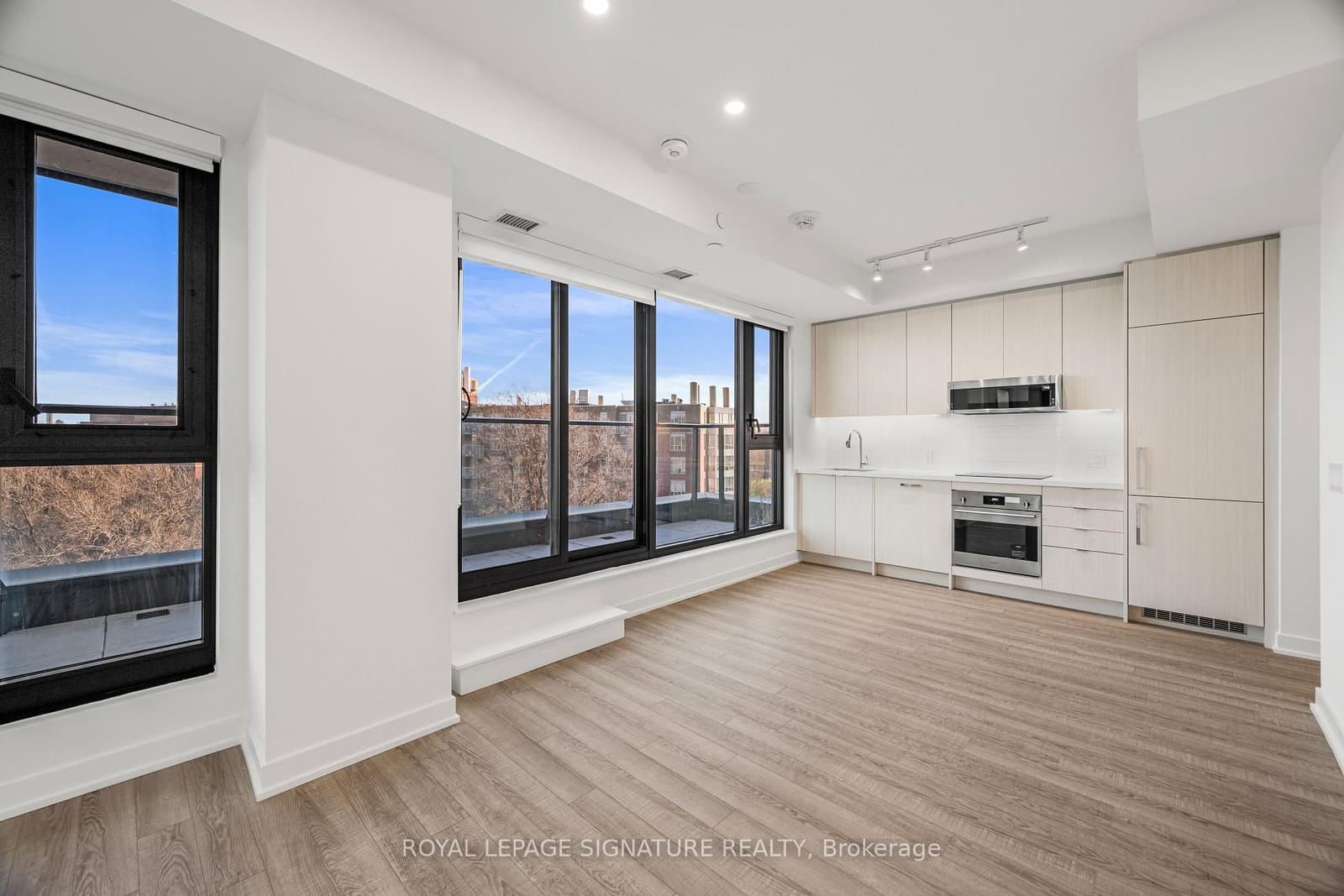 #609 - 250 Lawrence Avenue W