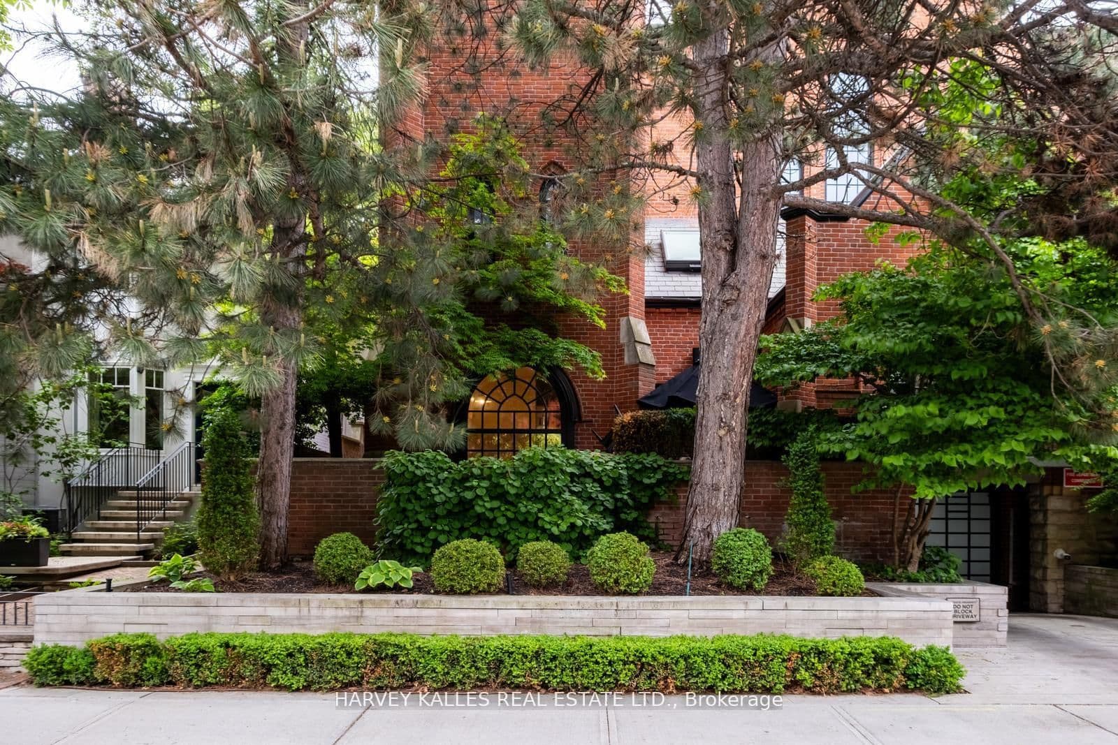 12 Macpherson Avenue, Unit 3