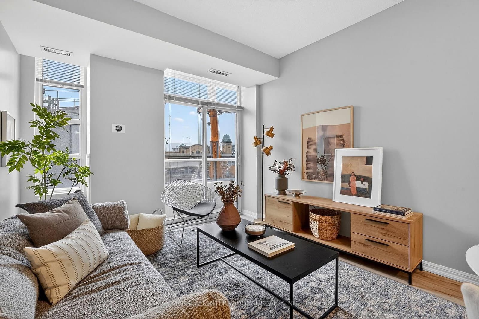 #305 - 75 East Liberty Street