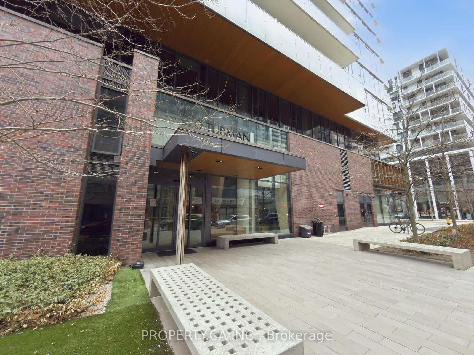 #2005 - 20 Tubman Avenue