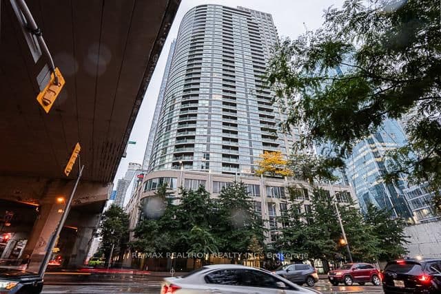 18 Yonge Street, Unit 808