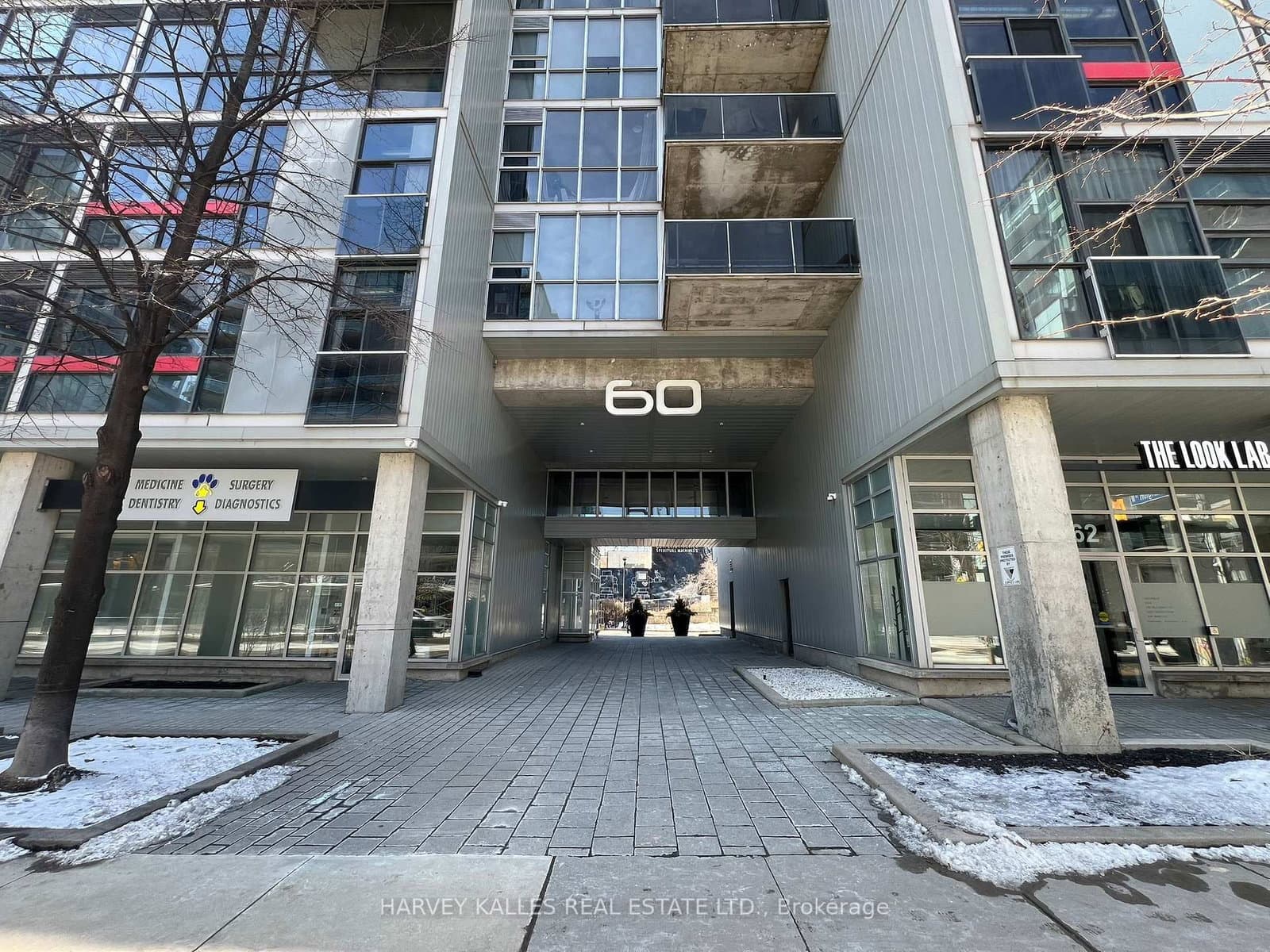 #601 - 60 Bathurst Street