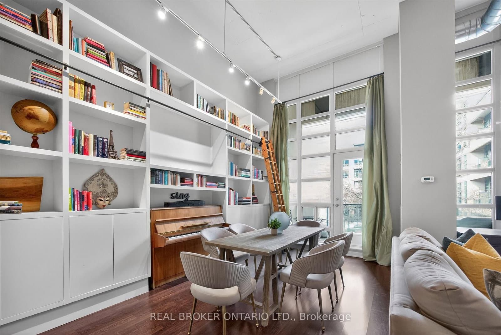 #209 - 380 Macpherson Avenue