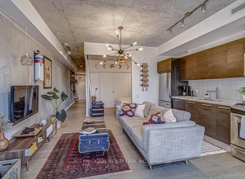 #301 - 318 King Street E