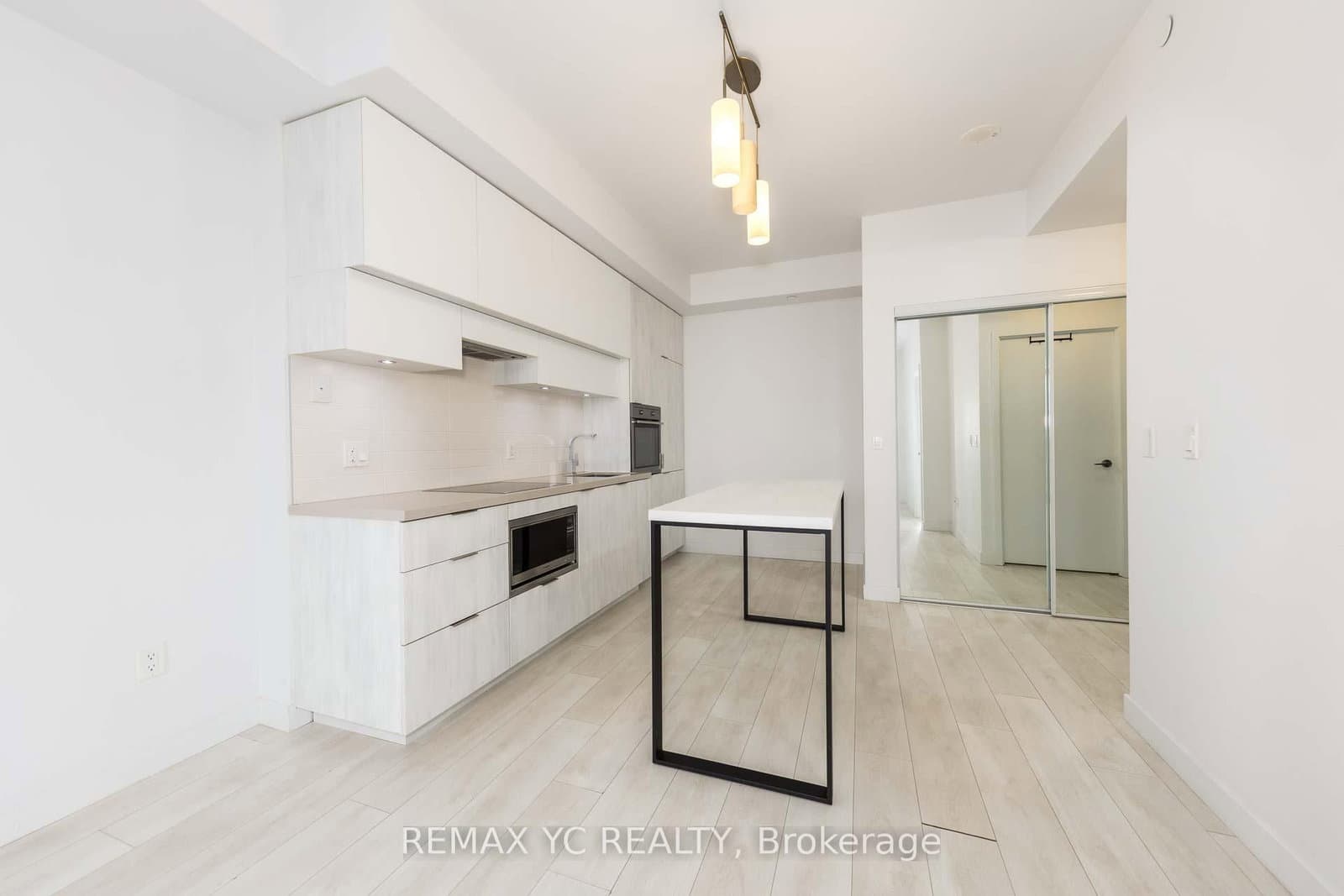 #2206 - 8 Eglinton Avenue E