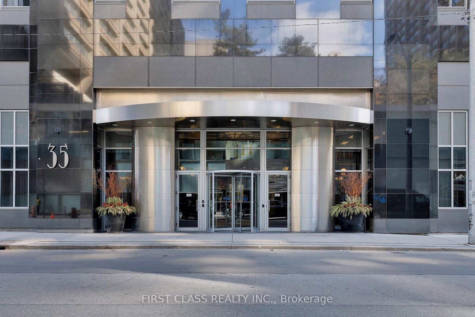 #2208 - 35 Balmuto Street