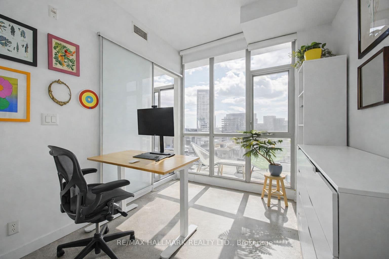 #819 - 510 KING Street E