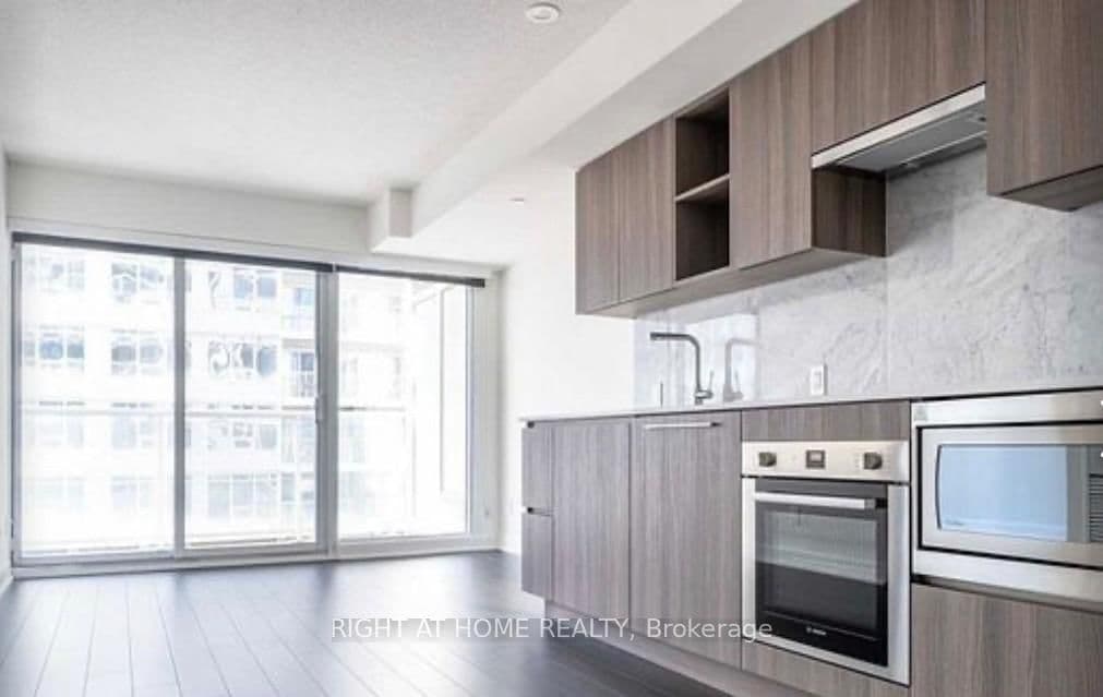 #3205 - 17 BATHURST Street
