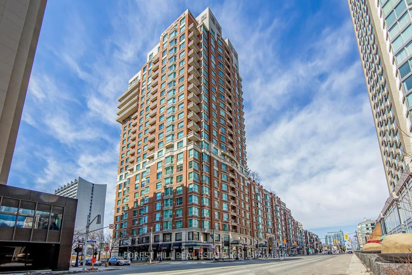#305 - 38 Avenue Road