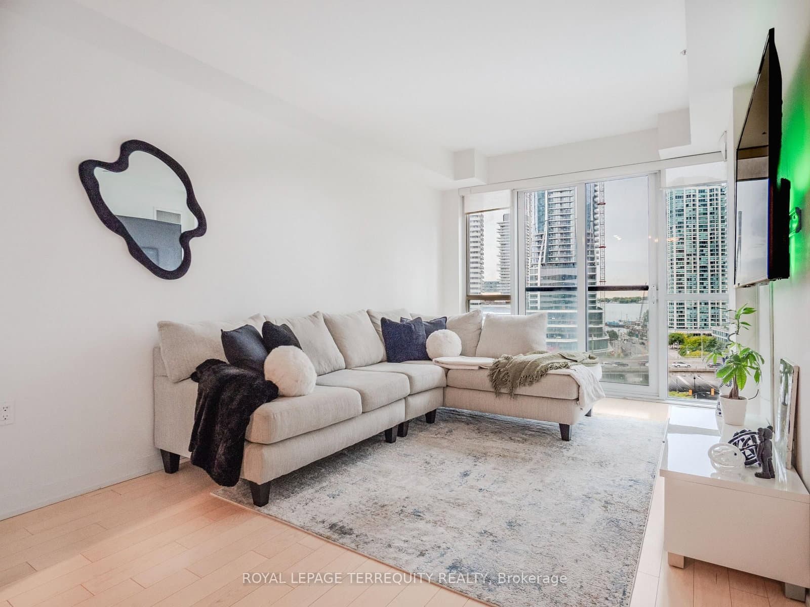 #1009 - 1 The Esplanade