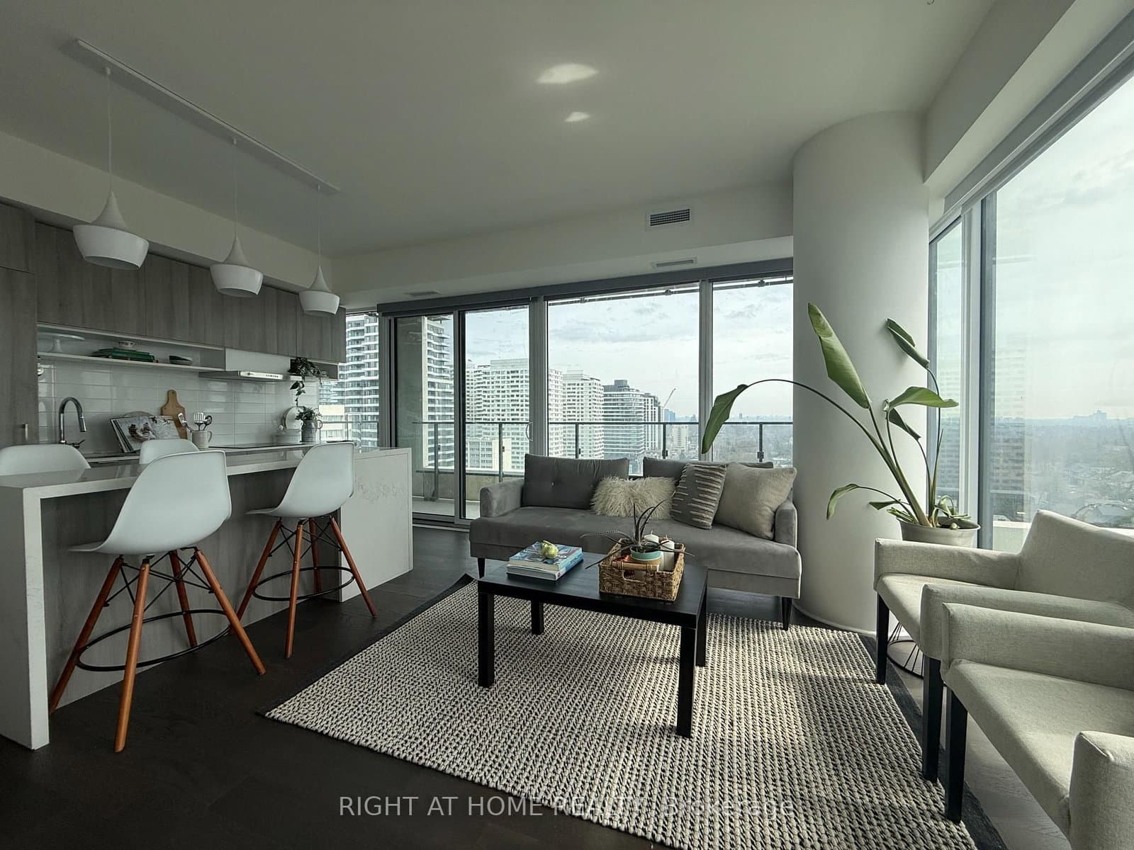 5 Soudan Avenue, Unit 2004