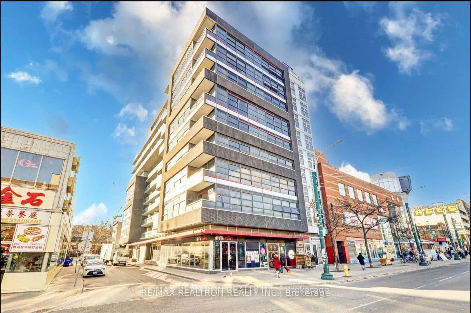 #803 - 10 Willison Square