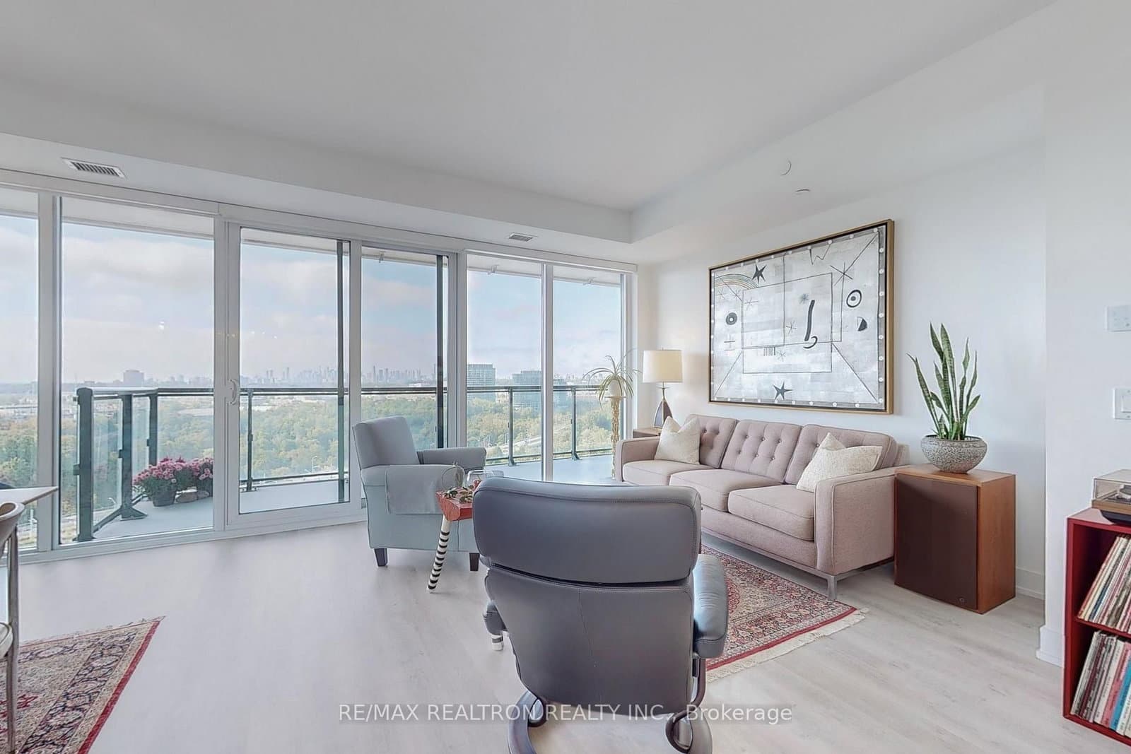 #1432 - 20 Inn On The Park Drive