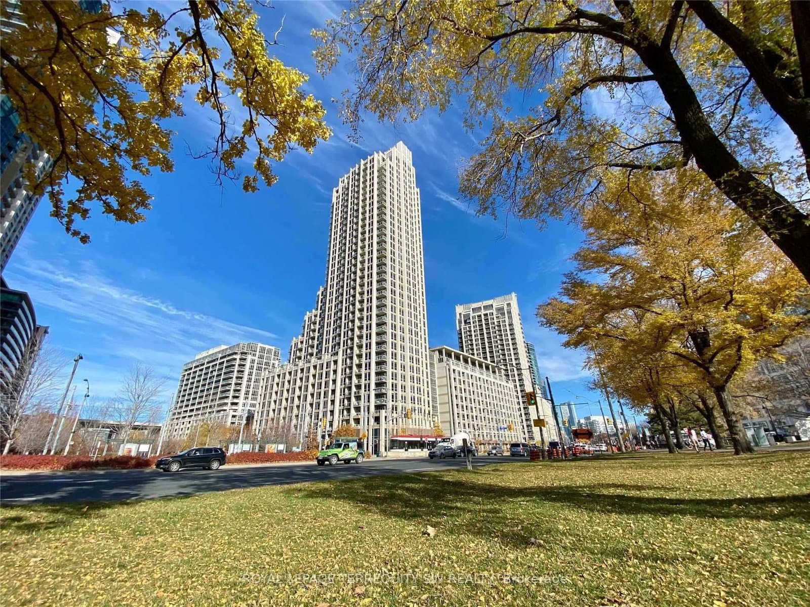 #405 - 628 Fleet Street