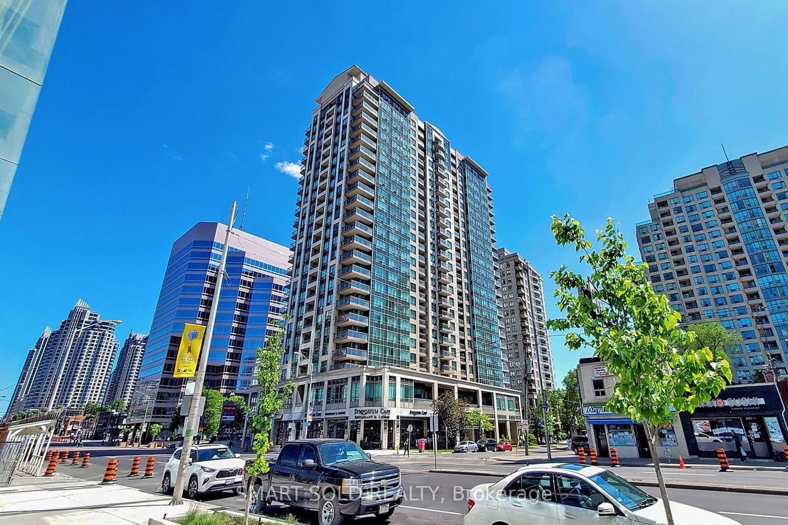 #1512 - 18 Parkview Avenue
