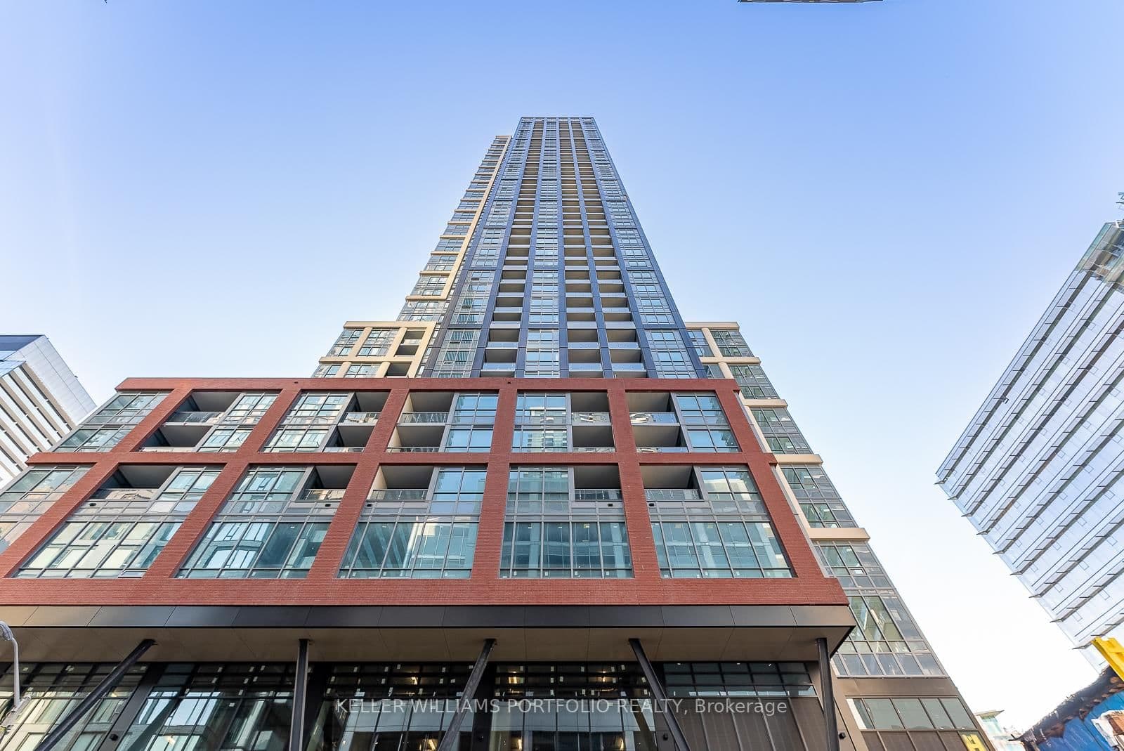108 Peter Street, Unit 907