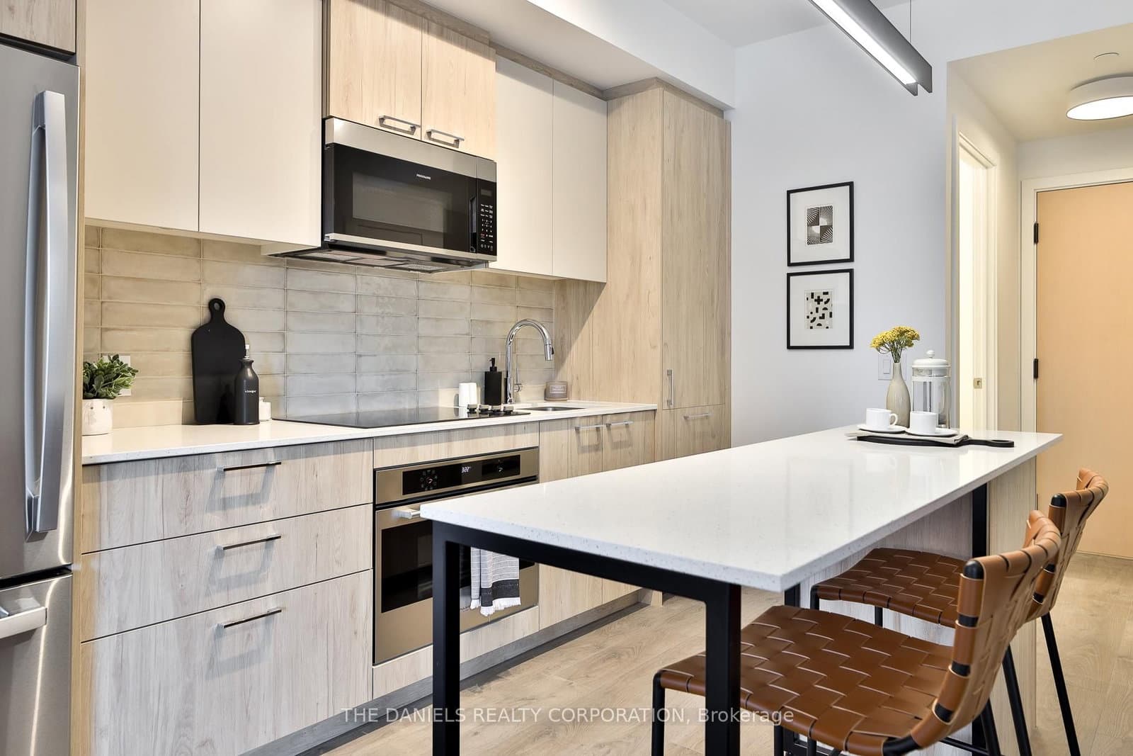 #106 - 10 Oak Street