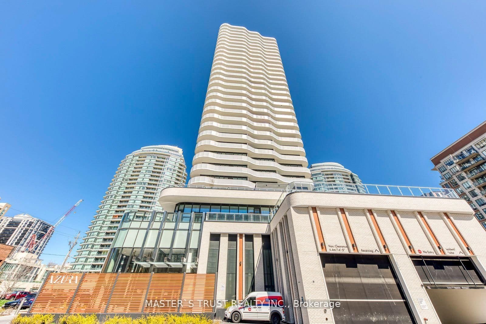 15 Holmes Avenue, Unit 704