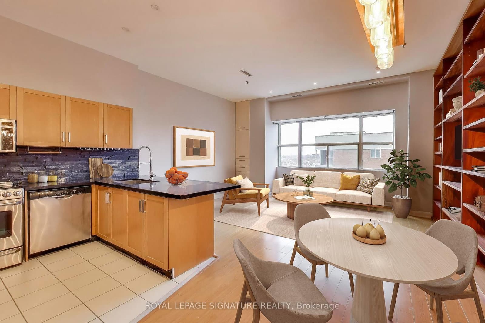 #801 - 700 King Street W