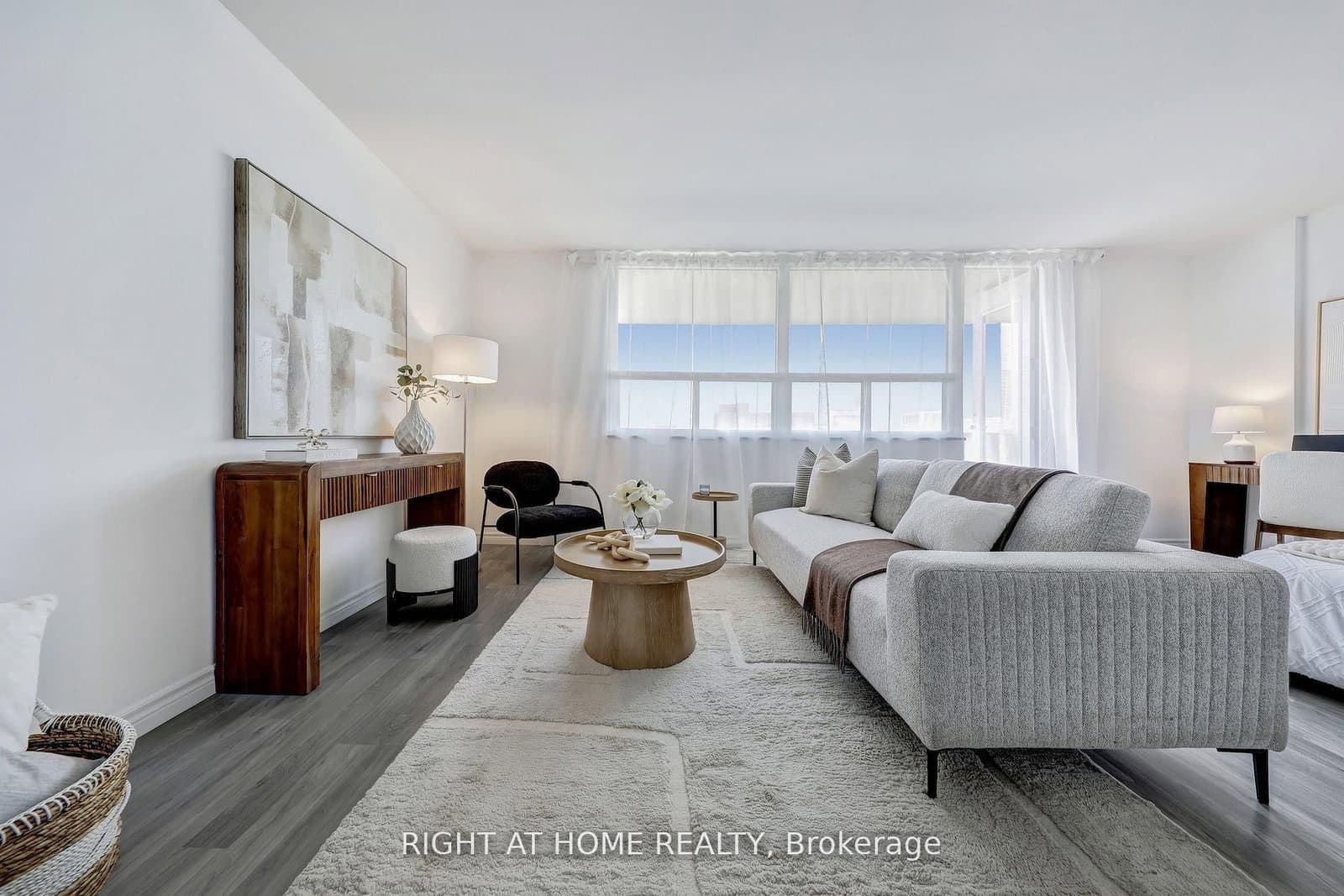 #908 - 40 Homewood Avenue