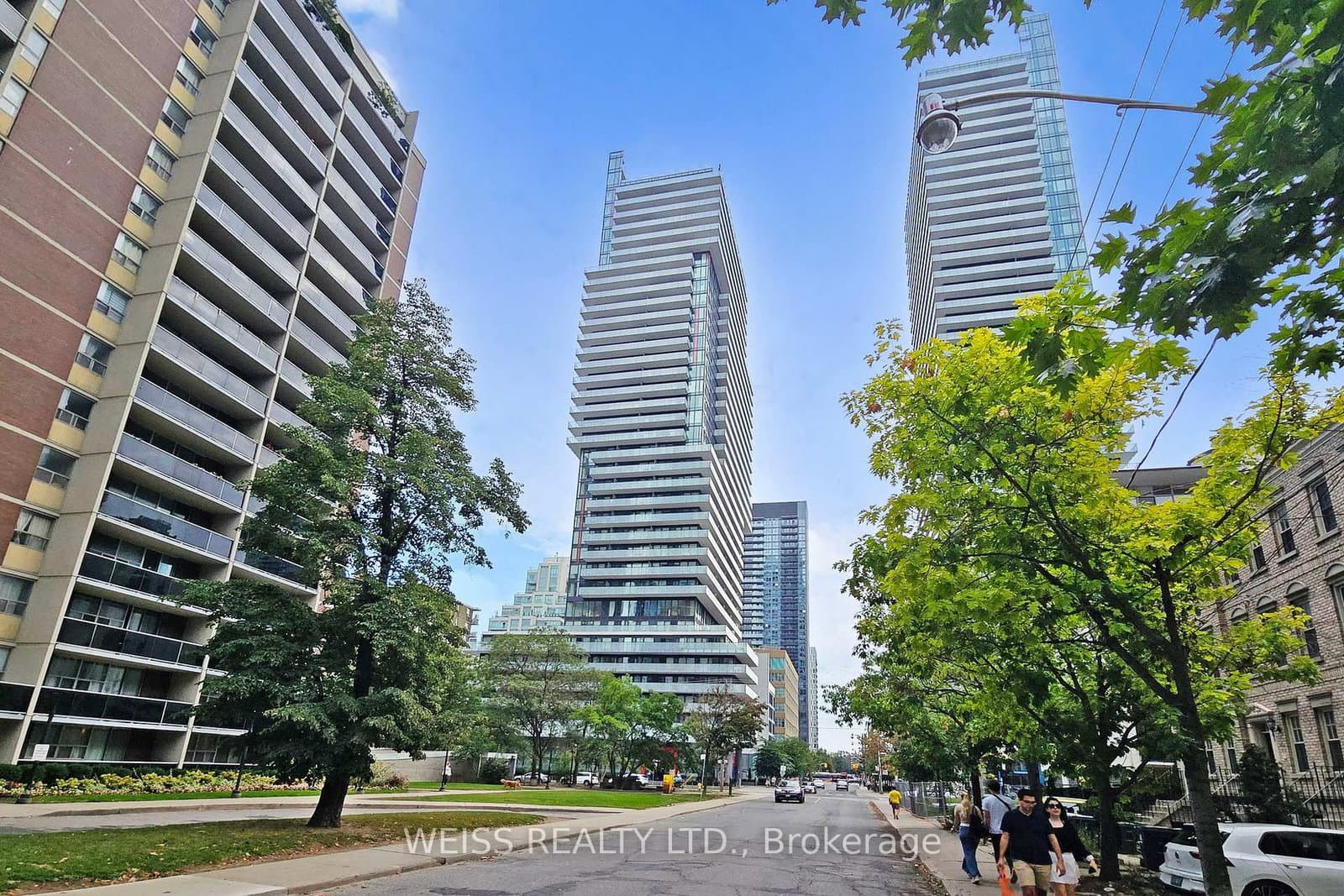 #520 - 185 Roehampton Avenue