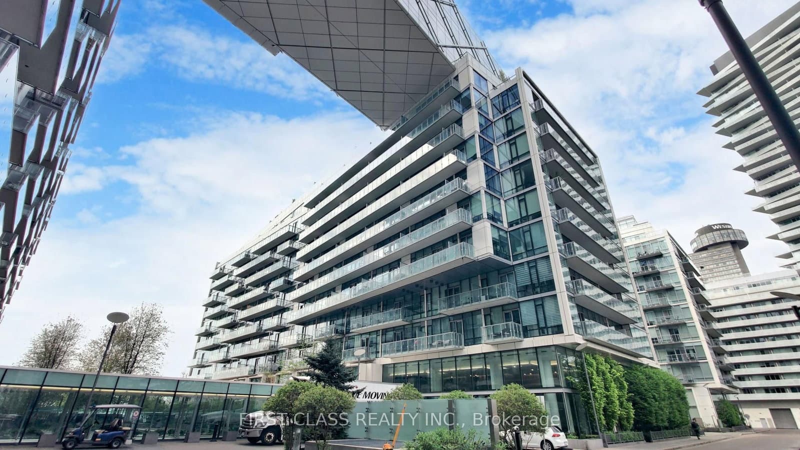 #402 - 39 Queens Quay E